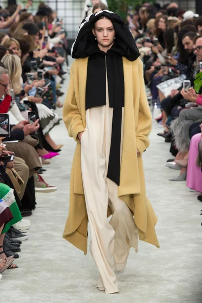 Look 14